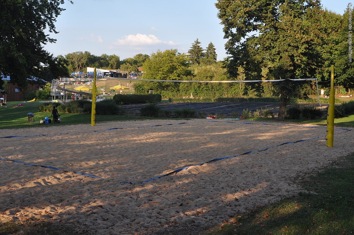 Beachvolleyballfeld im Freibad Langenaltheim