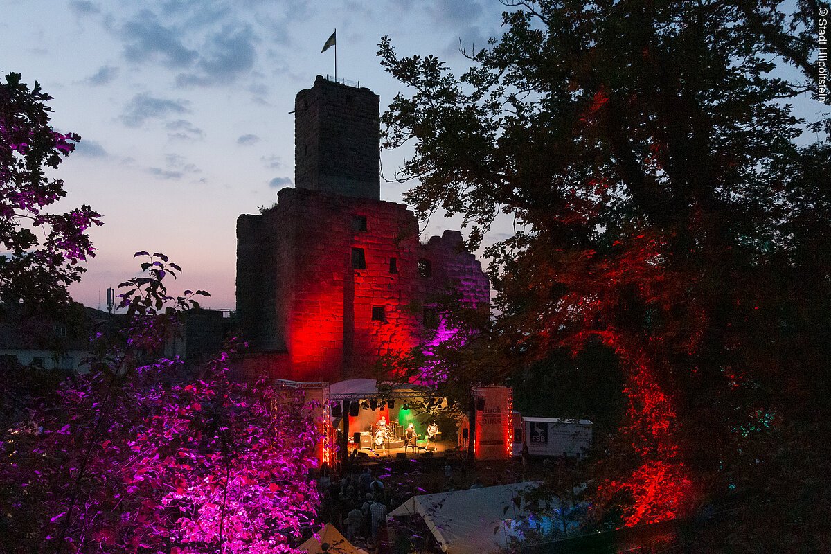 Rock hinter der Burg