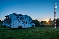 Wohnmobil im Sonnenuntergang