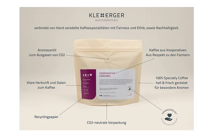 Bild einer Kaffepackung der Kaffeerösterei Kleeberger mit Beschriftung. Eine beige Verpackung mit rotem Ettiket.