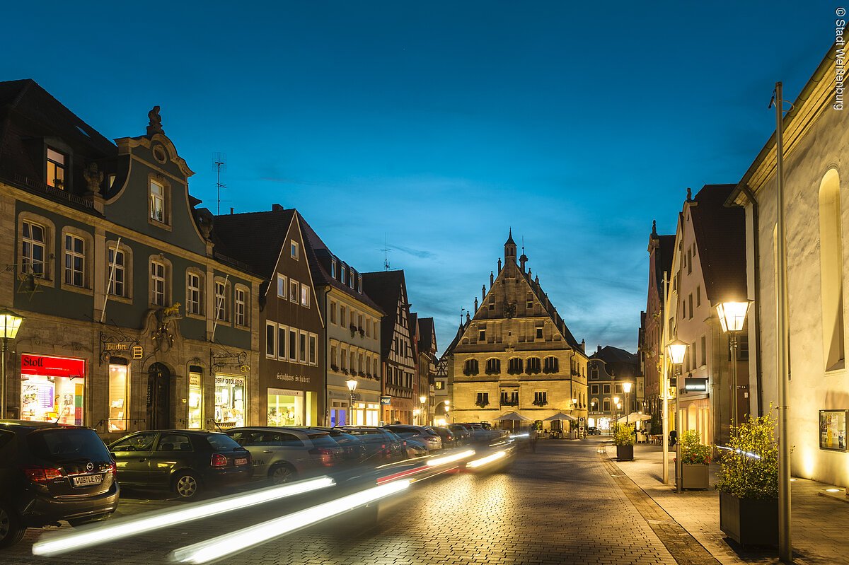 Luitpoldstraße bei Nacht
