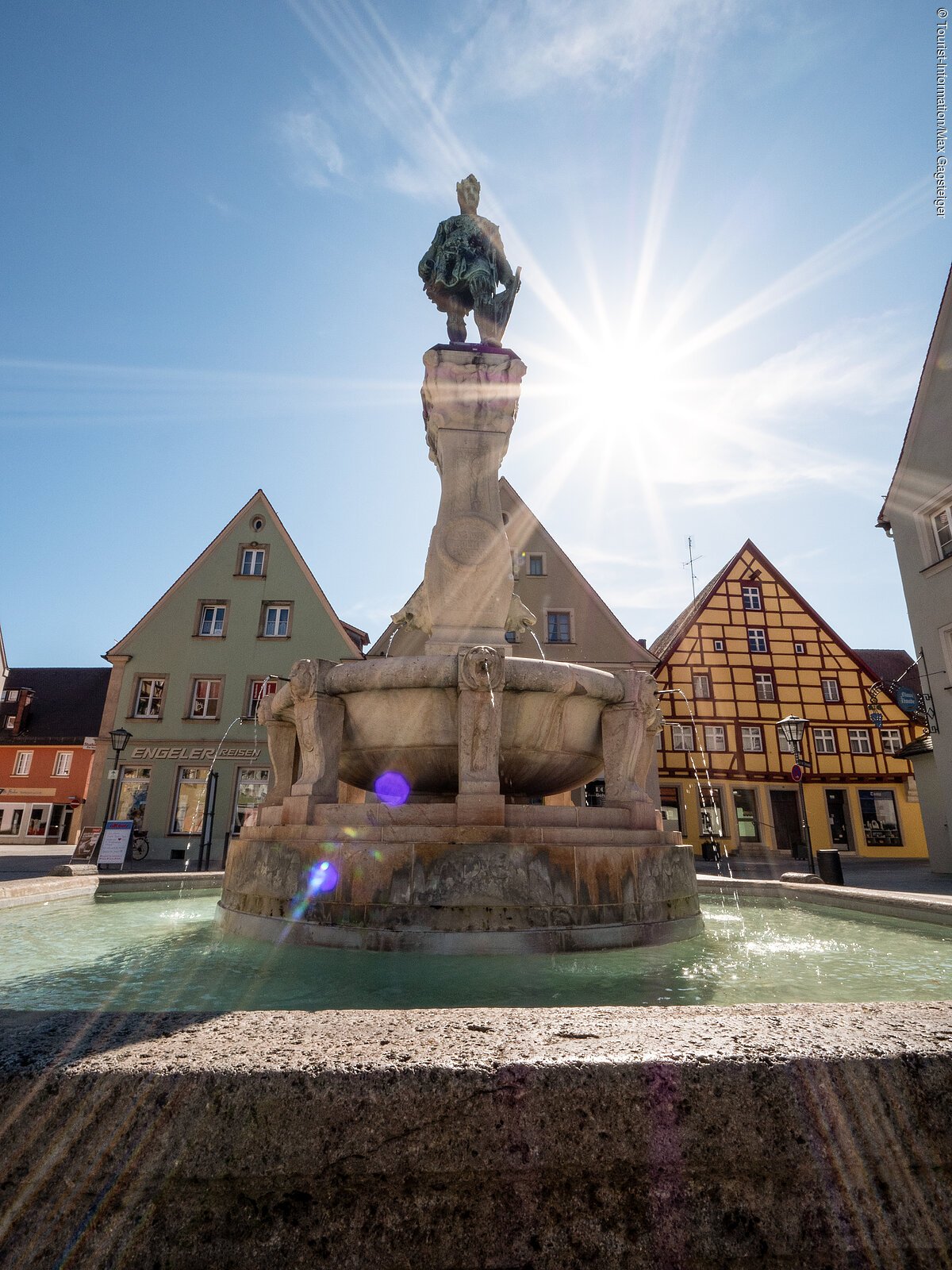 Der Kaiser-Ludwig-Brunnen in der Luitpoldstraße in Weißenburg