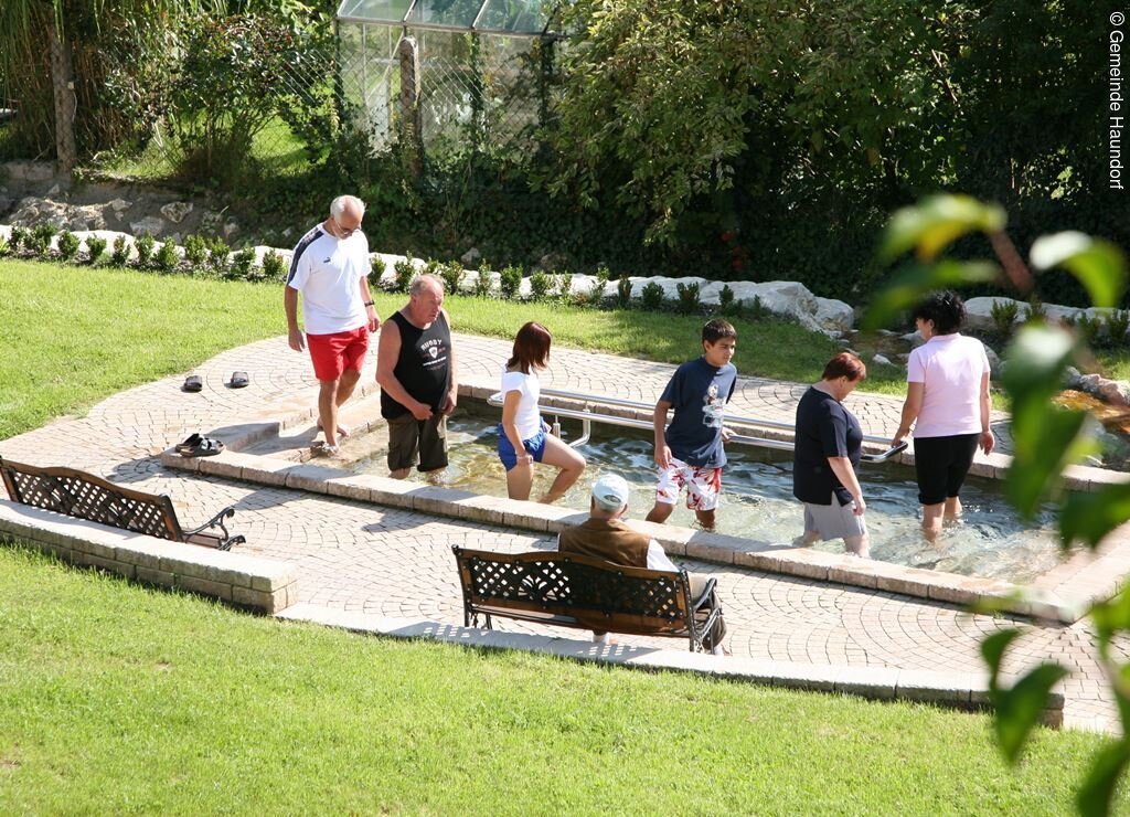 Kneipp-Spaß für die ganze Familie bietet die Kneippanlage Haundorf.