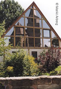 Verspiegelte Scheiben Die verspiegelten Frontscheiben des Kunstateliers "Zimmermann" in Arberg.