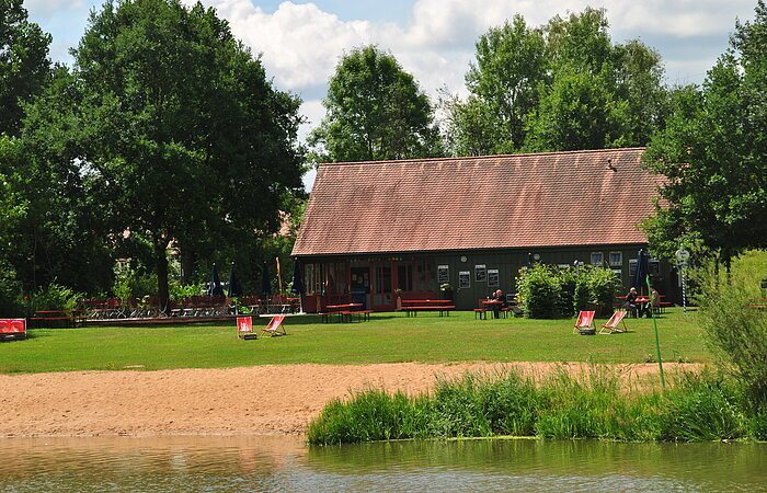 Badestrand Freizeitanlage Arberg/Mörsach Badestrand, Liegewiese und Biergarten