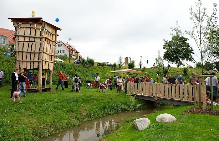 Ritterspielplatz mit Burgfried und Seilbrücke