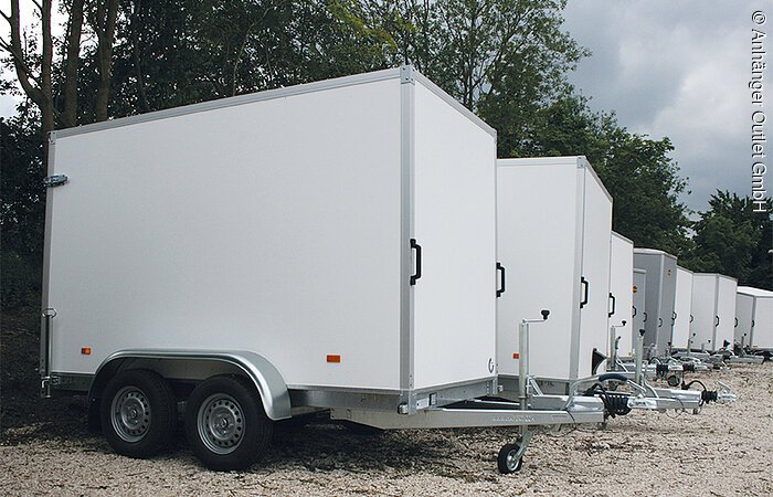 Movera Campingshop Gunzenhausen Mehrere weiße Kofferanhänger