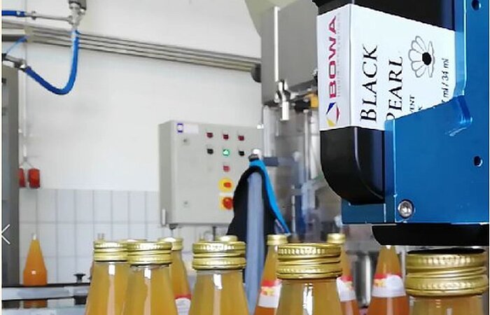 Flaschen in der Füllanlage