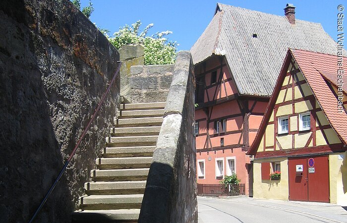 Das Pfründehaus in der Färbergasse ist im Gegensatz zu den umliegenden Gebäuden zweigeschossig.