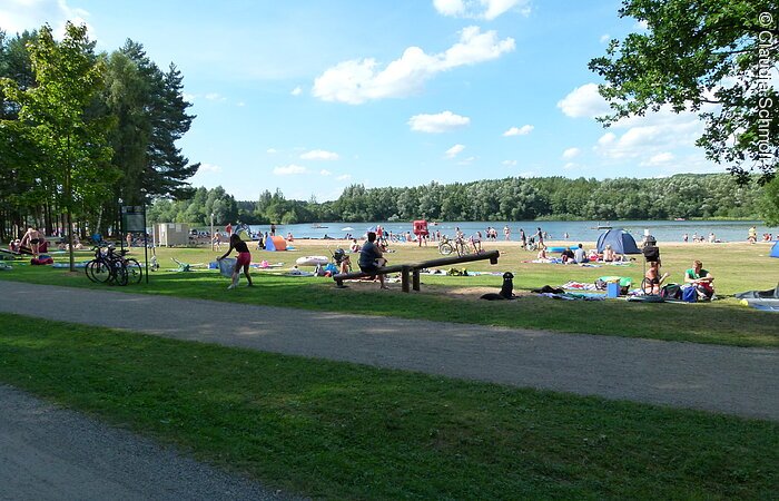 Spielplatz Langlau Direkt am Kleinen Brombachsee am Seezentrum Langlau befindet sich ein Spielplatz.