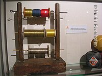 Garn in den verschiedensten Farben im Pinsel- und Bürstenmuseum Bechhofen.