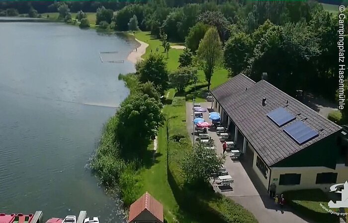 Campingplatz Hasenmühle Der Hahnenkammsee bietet Ruhe und Erholung im Biergarten