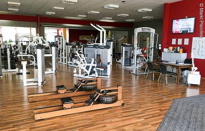 Fitnessraum Fitnessraum mit diversen Fitnessgeräten