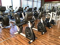 Fitnessraum Fitnessraum mit einer Reihe von Home-Trainern.