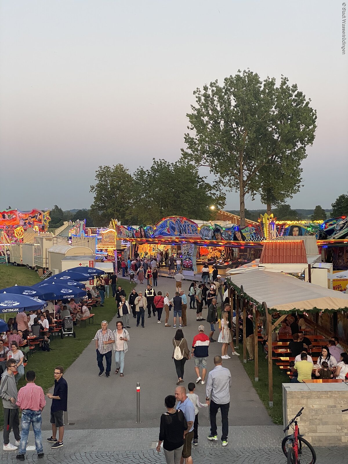 Buntes Treiben auf dem Heimat- und Volksfest in Wassertrüdingen